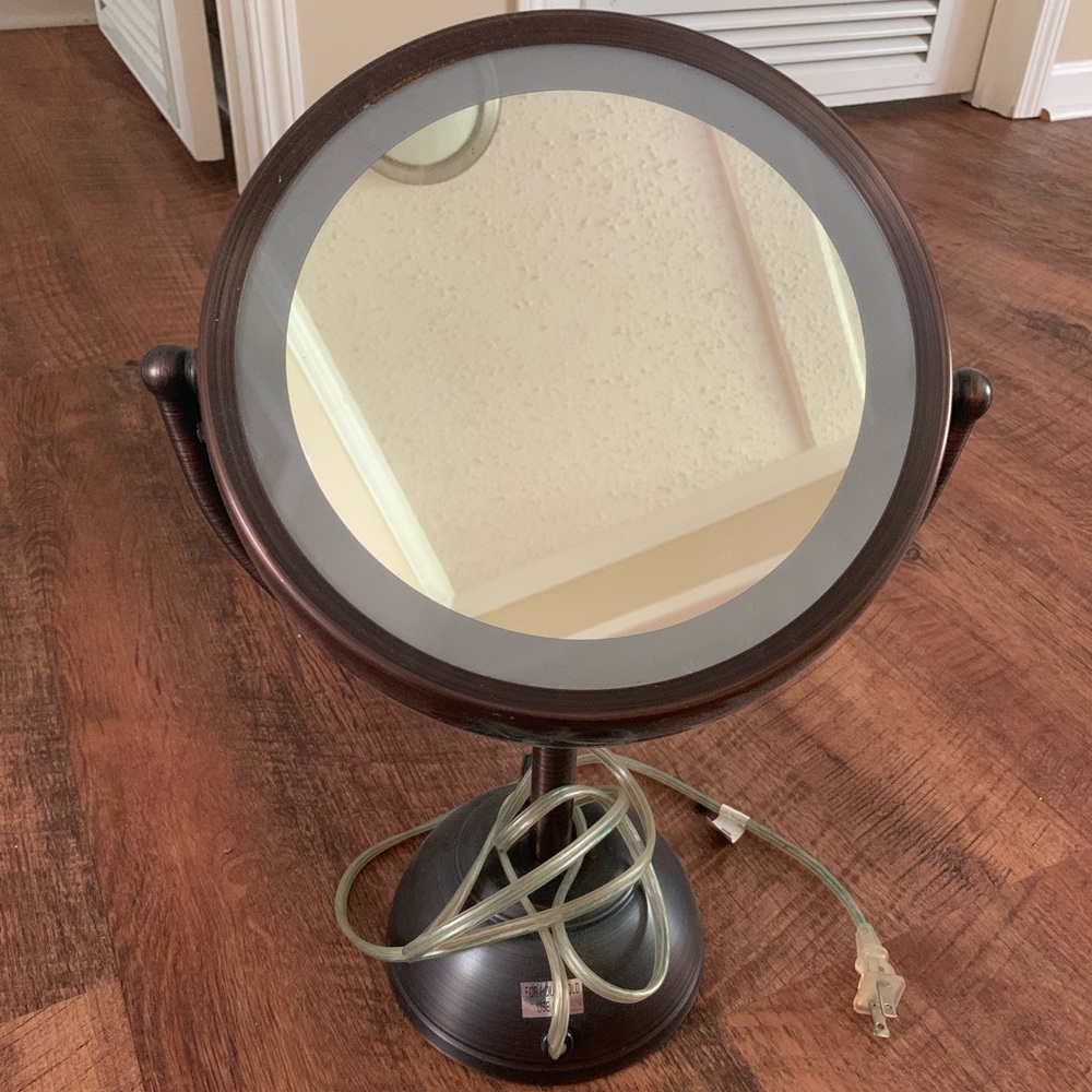 Makeup mirror